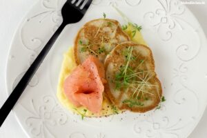 Buchweizen-Blinis mit Apfelcreme & Räucherlachs