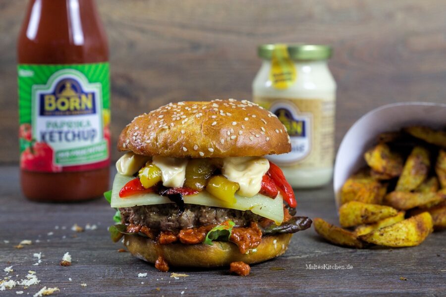 Rezept für eine spanischen Burger mit Chorizo-Creme, Rindfleisch, gerösteter Paprika, Manchego und Aioli