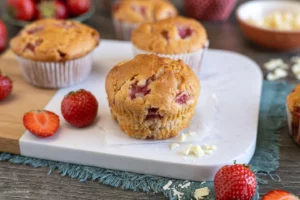 Erdbeer-Muffins mit weißer Schokolade | saftig & locker