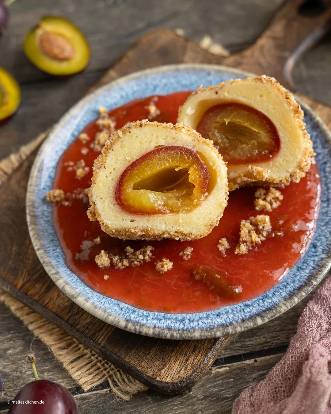 Knödel mit Zwetschgen gefüllt