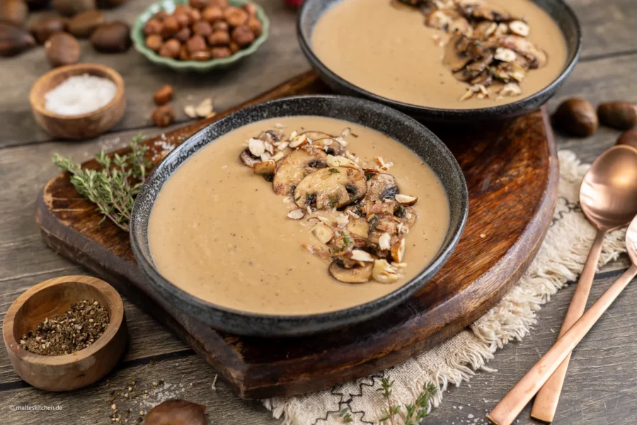 Maronensuppe mit gebratenen Pilzen & Haselnüssen