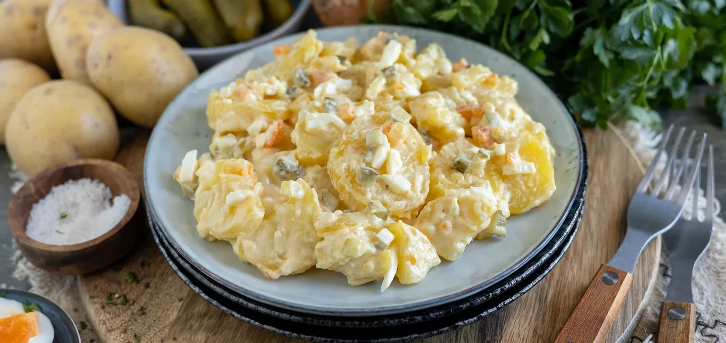 Omas Kartoffelsalat mit Mayonnaise.