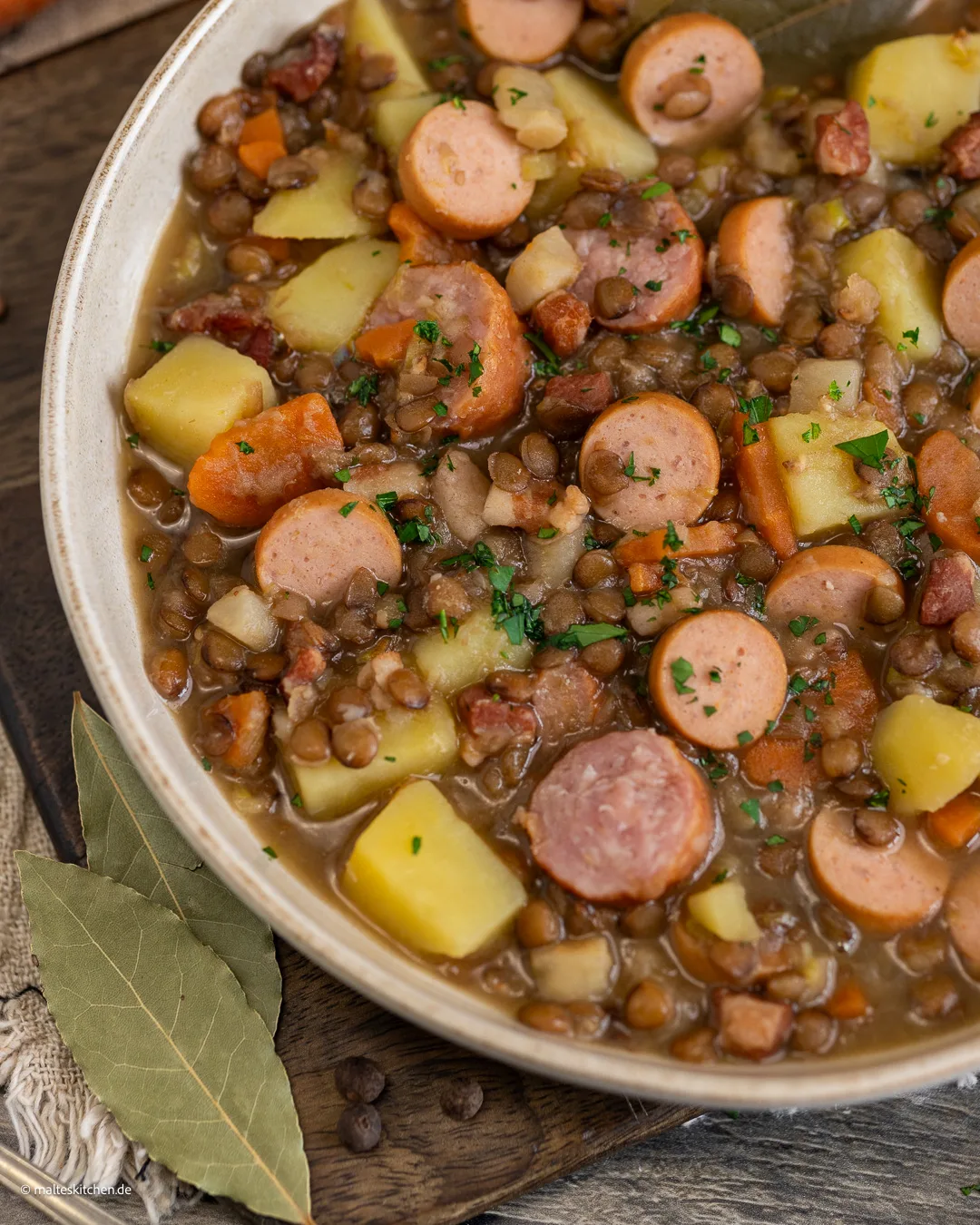 Omas Linsensuppe mit Würstchen